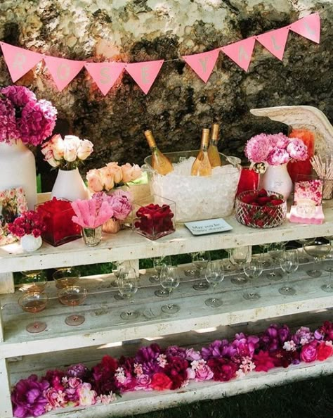 Malibu Party, Rose Bar, Diy Roses, Glam Party, Party Bars, Bridal Brunch, Pink Parties, Birthday Dinners, Wine Bar