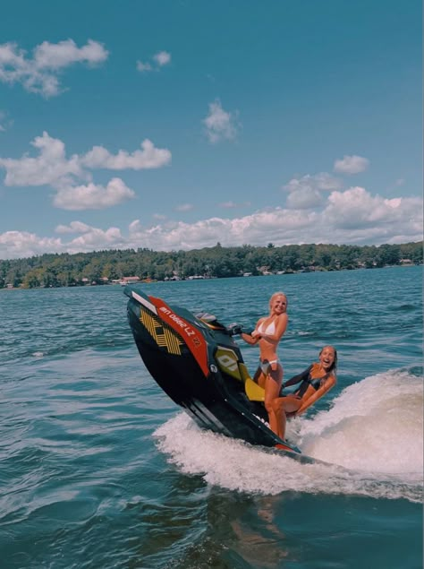 Jetskiing Aesthetic, Lake Vision Board, Lake Day Pictures By Yourself, Jet Skiing Aesthetic, Jetski Photoshoot, Summer On The Lake, Things To Do At The Lake, Lake Trip Aesthetic, Jetski Pictures