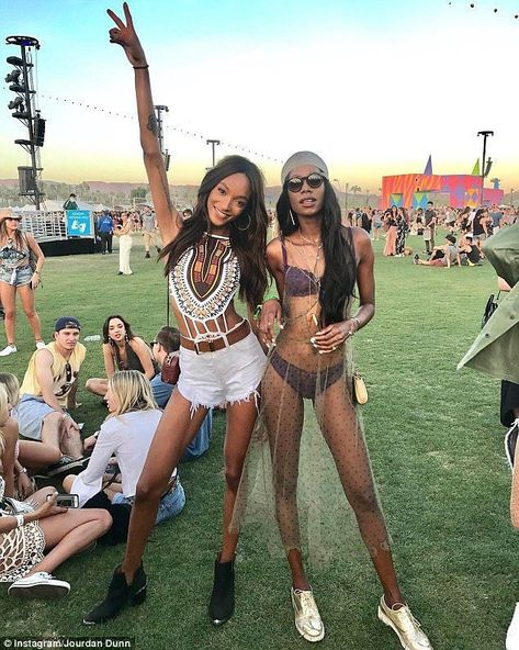 Moda Coachella, Best Coachella Outfits, Psytrance Clothing, Coachella Celebrities, Rave Halloween, Festival Fashion Outfit, Cochella Outfits, Coachella 2017, Coachella Inspiration