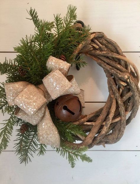 Julkransar Diy, Natal Country, Dekoratívne Vence, Rustic Christmas Wreath, Christmas Decorations Wreaths, Xmas Wreaths, Christmas Decorations Rustic, Cool Ideas, Farmhouse Christmas Decor