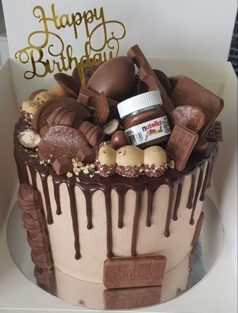 Chocolate 18th Birthday Cake, Nutella Birthday Cake Ideas, Nutella Cake Decoration, Nutella Birthday Cake, Oreo Torte, Candy Birthday Cakes, Chocolate Cake Designs, Birthday Cake Decorating Ideas, Unique Birthday Cakes