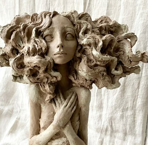 Valerie Hadida, Coiffed Hair, Ceramic Sculpture Figurative, Sculpture Head, Sculpture Art Clay, Ceramic Art Sculpture, Creation Art, Colossal Art, Ceramic Hair