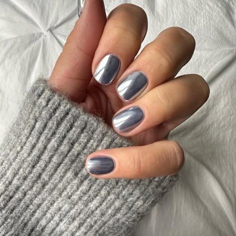 15 Chrome Nail Ideas for Your Nexts Mani | The Everygirl Geode Nail Art, Chrome Nail Colors, Galaxy Nail, Silver Nail Polish, Galaxy Nail Art, Silver Nail Designs, Black Manicure, Nagellack Trends, Chrome Nails Designs