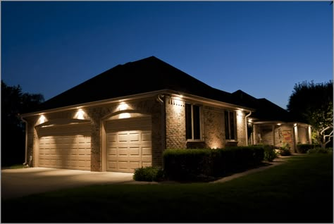 Outdoor House Lighting, Soffit Lighting, Outdoor Recessed Lighting, Exterior House Lights, Exterior Lighting Ideas, House Lighting Outdoor, Blitz Design, Garage Lights, Outside Lighting