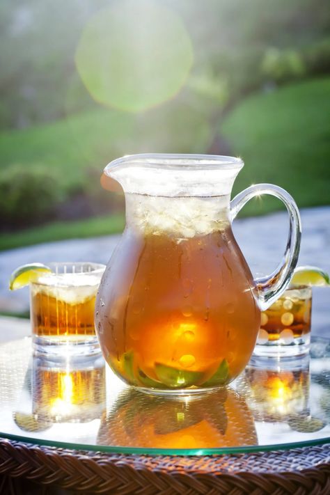 ice-tea-pitcher-getty-0321 Carbohydrates Food List, Homemade Liquors, Iced Tea Maker, Cream Drinks, Iced Tea Pitcher, Making Iced Tea, Used Tea Bags, Low Carbohydrate Recipes, Ice Cream Drinks