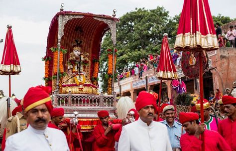 Falling on 5th of August this year, the joyous festival of ‎Teej‬, is celebrated with much enthusiasm and gaiety across several Indian states.  If in Jaipur on ‪August‬ 5th – 6th, witness this beautiful festival with ‪GeTS‬ ‪‎Holidays‬. Gangaur Festival, Hindu Women, Festival Activities, Teej Festival, Royal Celebration, Indian States, Festival Image, Festivals Of India, India Culture