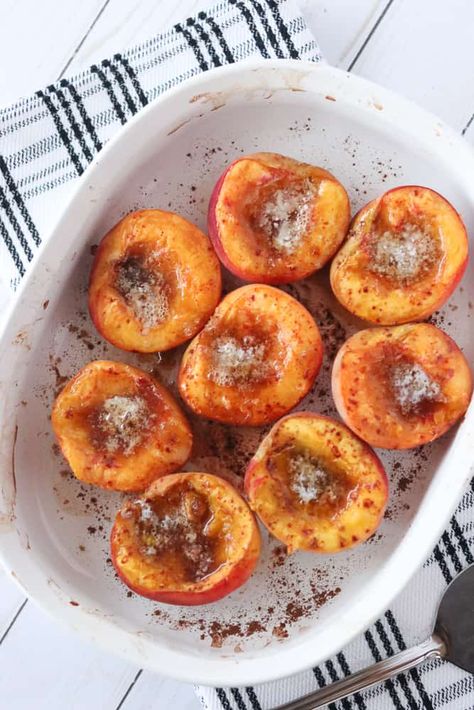 baked peaches Easy Gf Dessert, Healthy Baked Peaches, Healthy Peach Dessert, Healthy Peach Recipes, Peach Dish, Peach Desserts Easy, Baked Peaches, Nectarine Recipes, Fresh Peach Recipes