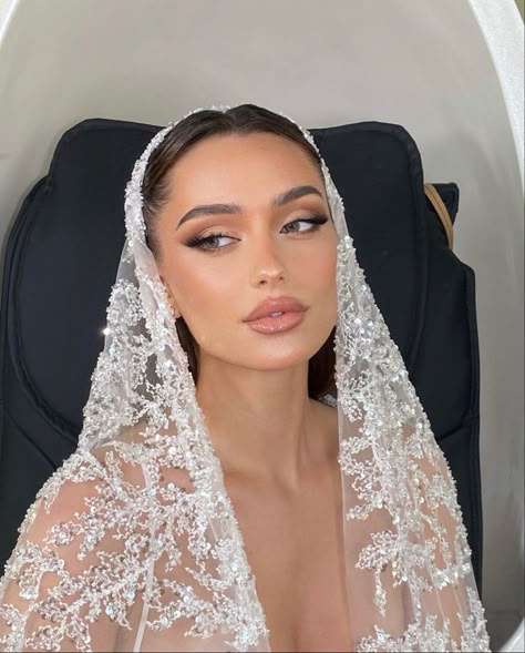 Glam Bride Makeup, Glam Bride, Bridesmaid Hair Makeup, Bridal Makeup Wedding, Radiate Confidence, Braut Make-up, Wedding Makeup Looks, Bridal Makeup Looks, Dream Wedding Ideas Dresses