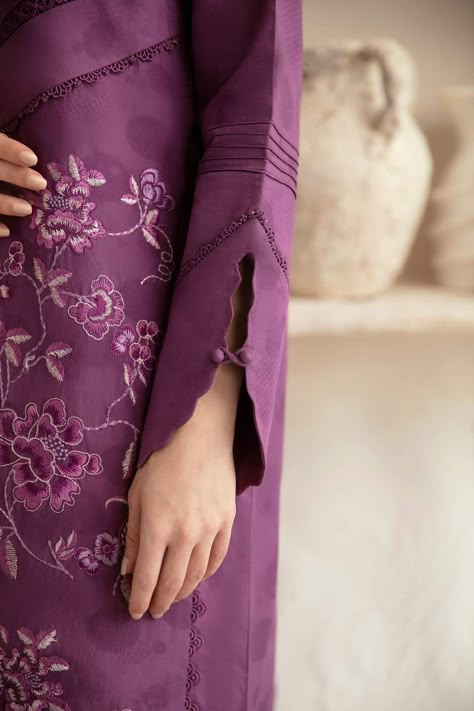 Women Kurti Sleeves Design, Sleeves Design For Kuti, Kurta Designs Women Sleeves, Sleeves For Suits Indian, Latest Pakistani Sleeves Design, Pakistani Kurta Sleeves Design, Dress Sleeves Design Indian, Indian Suit Sleeves Design, Slives Designs For Kurti New Latest