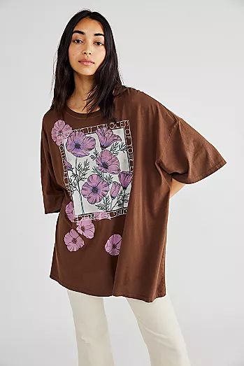 Women's Clothing: Dresses, Tops, Jeans & More | Free People Exploding Flowers, Oversized Graphic Tee, Free People Clothing, Shirt Print Design, Tee Shirt Designs, Hottest Fashion Trends, Tee Outfit, Graphic Tees Women, Boho Clothing