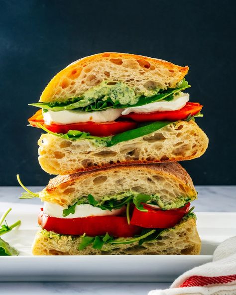 This Caprese sandwich is a stunning crowd pleaser! Layer tomatoes, mozzarella and pesto aioli for a splash of flavor. #capresesandwich #caprese #sandwich #summer #summerrecipe #fastdinner #easydinner #picnicrecipe #summerdinner Caprese Sandwich Recipe, Italian Caprese Salad, Pesto Aioli, Tacos Carnitas, Cheesesteak Sandwich, Vegetarian Sandwiches, Tomato Caprese, Salad Art, Baked Pesto Chicken