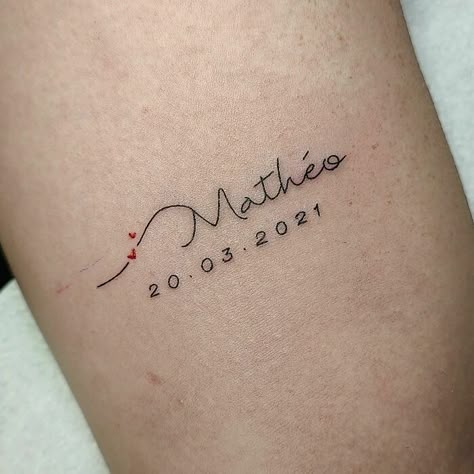 Name Tattoos With Dates, Surprise Tattoo For Boyfriend, Birthday And Name Tattoo, Name And Date Of Birth Tattoos, Mum Tattoos For Sons, Small Baby Tattoos For Moms, Tatto With Childrens Name, Small Tattoo Names Ideas, Tattoo Ideas Sons Name