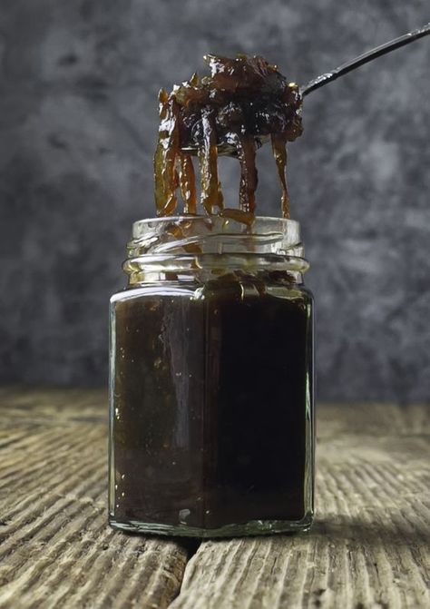 Delicious Caramelised Onion Chutney is sweet & sticky & so much better than shop bought ! The perfect accompaniment to a cheeseboard, Boxing Day table or barbecue. Fig Chutney Recipe, Caramalised Onions, Caramalized Onions, Canning Sauces, Caramelised Onion Chutney, Red Onion Chutney, Onion Chutney, Balsamic Onions, Onion Relish