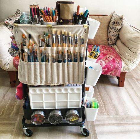 Home Art Studios, Dream Art Room, Rangement Art, Trolley Storage, Art Studio Space, Art Studio Organization, Art Supplies Storage, Art Studio Room, Art Supply Organization