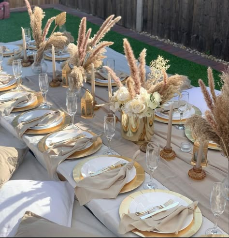 21 Dinner, Table Spread, Bohemian Bridal Shower, Bridal Shower Inspo, 21 Diner, Tafel Decor, Birthday Dinner Party, Dinner Party Table, Boho Bridal Shower