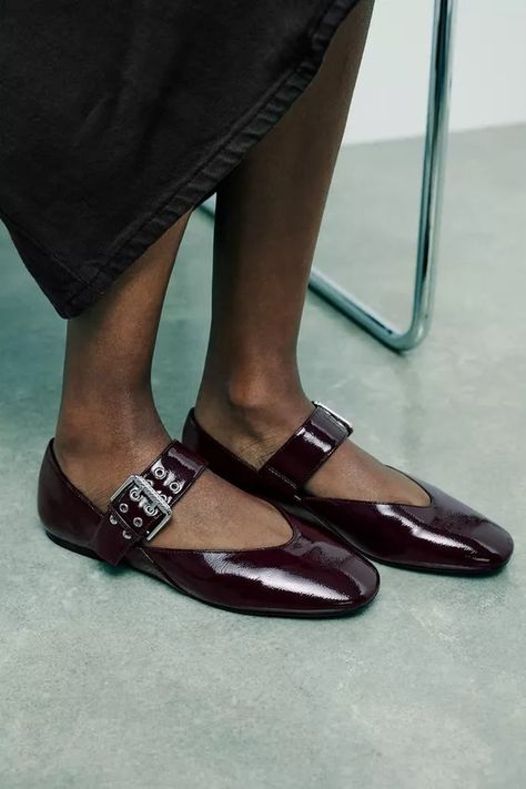 BUCKLE MARY JANES - Burgundy Red | ZARA United States Shoe Photography Ideas, Spain Fits, Burgundy Flats, Shoe Photography, Zara Flats, Work Trip, Summer Palette, True Summer, Mary Jane Shoes Womens