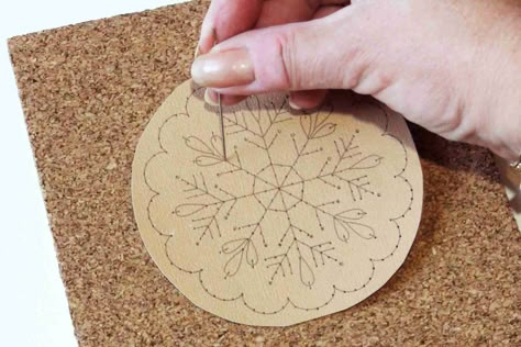 Embroidered Paper, Stitching On Paper, Sulaman Pita, Embroidery Tips, Crewel Embroidery Kits, Embroidery Cards, Embroidery Template, Embroidery Stitches Tutorial, Paper Embroidery