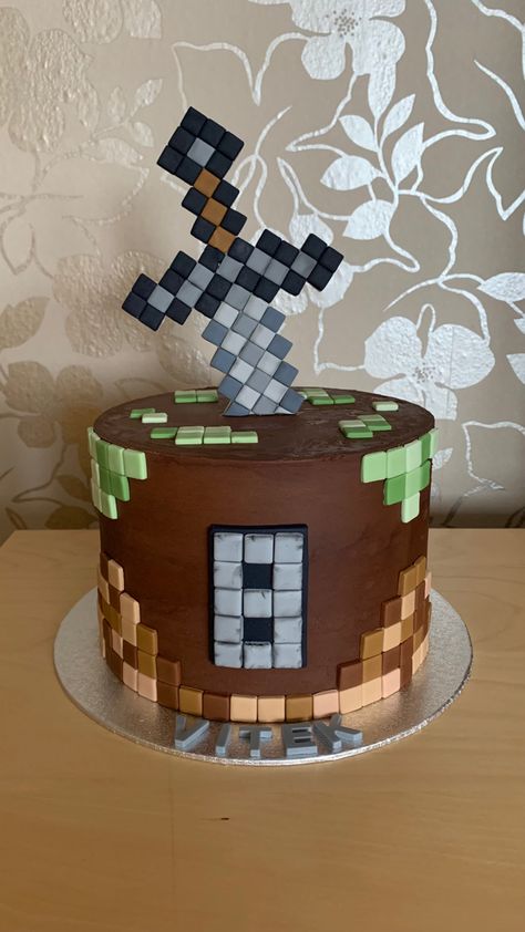 Chocolate Minecraft Cake, Mind Craft Birthday Cake, Cake Maincraft, Minecraft And Roblox Cake, Minecraft Fondant Cake, Minecraft Cake Simple, Minecraft Bday Cake, Minecraft Cakes Ideas, Birthday Cake 9 Boy