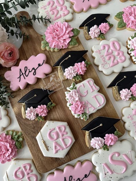 Phd Party, High School Graduation Party Themes, Graduation Cake Pops, Pink Graduation Party, Grad Party Theme, Law School Graduation Party, Graduation Party Pictures, Graduation Party Desserts, Graduation Treats