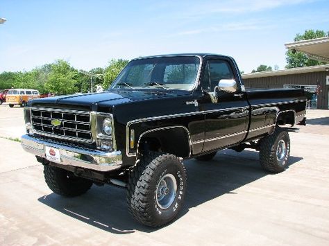 Old Chevy. The only Chevy I'd want to own! Lifted C10 Chevy Truck, 73 Chevy Truck, 78 Chevy Truck, 1979 Chevy Silverado, 70s Gmc Truck, Old Four Door Trucks, Old Black Chevy Truck, 1978 Square Body Chevy, Chevy K10 Lifted