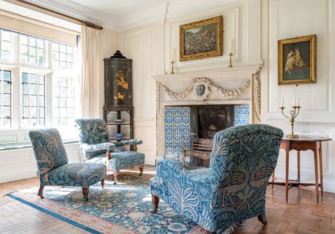 Uncommon Threads: Kelmscott Manor Kelmscott Manor, Manor Interior, Victoria Magazine, Floral Bedspread, English Interior, John Everett Millais, English Country Style, Textile Designer, Formal Living Rooms