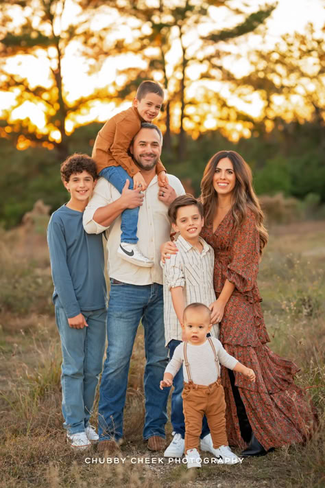 fall family photo outfits color combos, fall in Texas, fall family photo what to wear, family of 6 what to wear Family If 5 Photoshoot, Family Of 6 Family Photos, Family Of 6 Pictures Poses, Family Photos With 4 People, Family Of Five Picture Poses, Family Poses 6 People, How To Pose A Family Of 6, Family Of Six Poses, Action Family Photos