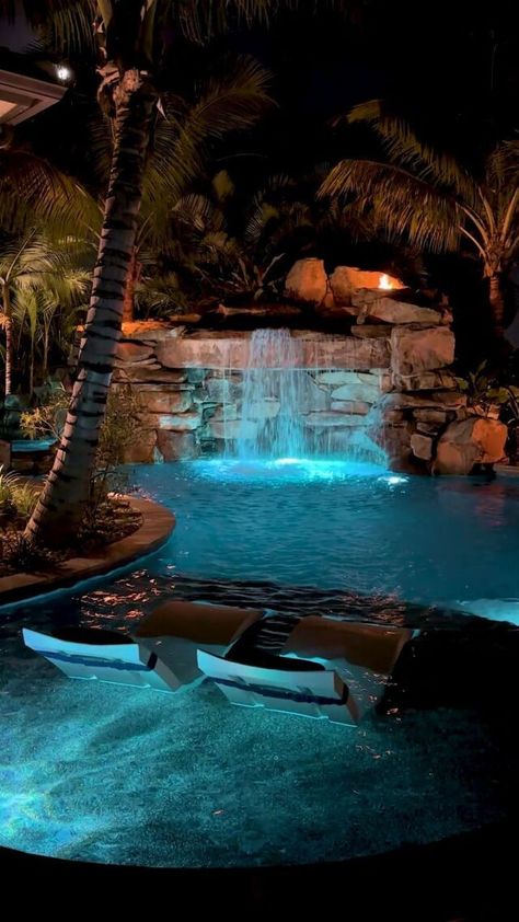 Massive Pools Dream Houses, Pool Deck Aesthetic, Luxury Outside Pool, Crazy Pool Designs, Mansion Pools Luxury Outdoor, River Pools Backyard, Big Pool Designs, Huge Pool Backyards, Fancy Backyard Pool