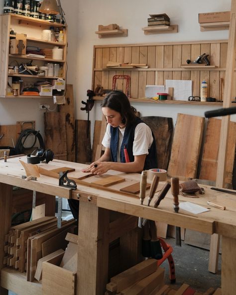 Teresa preparing a set of samples with @rubiomonocoat @ateliermateus #marcenaria #woodworking #workbench #rubiomonocoat #atelier #lisboa Wood Working Workshop, Wood Carving Workshop, Wood Working Shops Ideas, Woodwork Aesthetic, Female Woodworker, Woodworking Aesthetic, Leathercraft Workshop, Woodworking Room, Carpenter Workshop