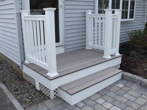 Front Stoop on Pinterest | Front Stoop Decor, Front Door Overhang ... Porch With Steps, Concrete Front Porch, Veranda Design, Front Porch Deck, Step Ideas, Front Porch Steps, Porch Stairs, Porch Kits, Balkon Decor