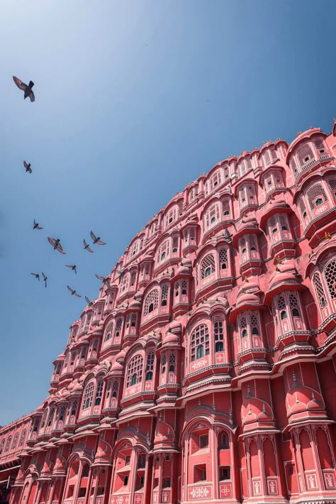 Hawa Mahal Jaipur, Jaipur Rajasthan, Rajasthan Jaipur, Indian Places Aesthetic, Rajasthan Wallpapers, Hawa Mahal Aesthetic, Jaipur Street Photography, Jaipur Pink City, India Vacation Aesthetic