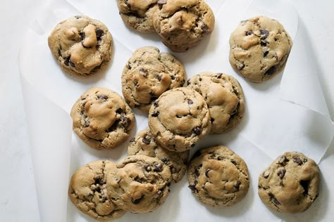 Joanna Gaines’ Chocolate Chip Cookies Are My Family’s Favorite Joanna Gaines Chocolate Chip Cookies, Joanna Gaines Recipes, Baking Recipes For Kids, Perfect Chocolate Chip Cookies, Magnolia Table, C Is For Cookie, Joanna Gaines, Cookies Brownies, Cookies Recipes Chocolate Chip