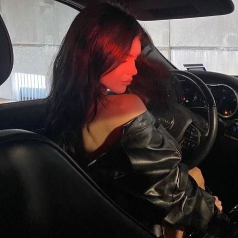 dailymood on Instagram: “random vibes<3” Maggie Lindemann, 사진 촬영 포즈, Makijaż Smokey Eye, Dark Feminine Aesthetic, Foto Poses, Night Vibes, Foto Ideas Instagram, Instagram Photo Inspiration, Feminine Aesthetic