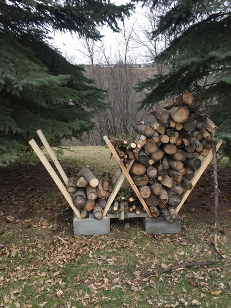 Firewood Wall Outdoor, Diy Wood Pile Firewood Storage, Outdoor Fire Pit Wood Storage, Campfire Wood Storage Diy, Outdoor Firewood Storage Ideas Diy, Wood Piles Ideas, Firewood Storage Outside, Cinder Block Firewood Holder, Wood Pile Storage Outdoor