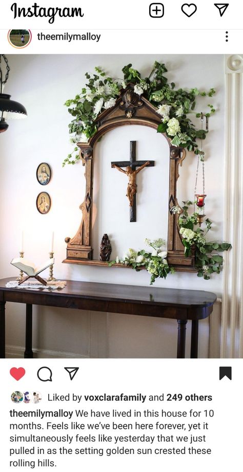 Hallway Altar Ideas, Home Shrine Ideas, Virgin Mary Home Altar, Corner Alter Ideas, Chapel Room In House, Oratory Catholic Home Altar, Jesus Alter Ideas At Home, Prayer Garden Ideas Church, Christian Altar Ideas