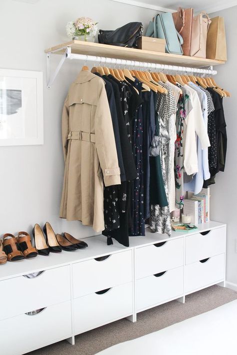 27 Space-Saving Closet Wall Storage Ideas To Try Dressing Pas Cher, Vstupná Hala, Organized Closet, Small Bedroom Storage, Open Wardrobe, No Closet Solutions, Designer Decor, Open Closet, Design Bathroom