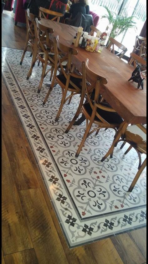 Turkish House Interior, Apartment Decor Black, Turkish Interior, Victorian Bohemian Decor, Shelf Decorating, Bali Style Home, Bathroom Floor Tile, Black Feature Wall, Victorian Floor Tiles