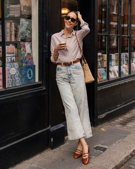 Book Shopping in London - Front Roe by Louise Roe Sezane Lookbook, Mary Jane Shoes Outfit, Shopping In London, Parisian Wardrobe, Book Shopping, Style Parisienne, Louise Roe, Quoi Porter, Flats Outfit