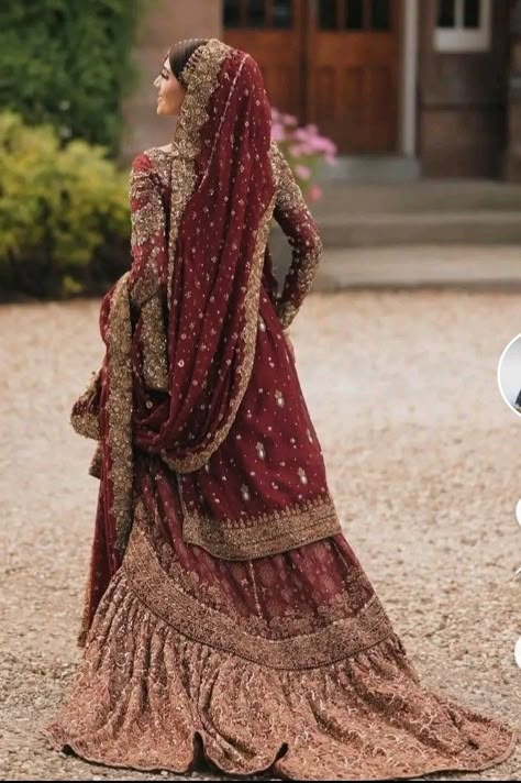 Wedding Ruins, Red Bridal Lehenga Pakistani, Pakistani Bridal Dress, Nikah Dress, Red Bridal Dress, Bride Dress Simple, Desi Wedding Dresses, Bridal Photography Poses, Asian Wedding Dress