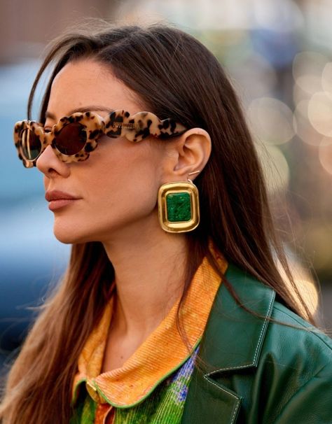 Outfit idea Earrings Outfit, Fall Looks, Outfit Idea, Minimal Fashion, Outfit Details, Signature Style, Fashion Magazine, Moschino, Fashion Item