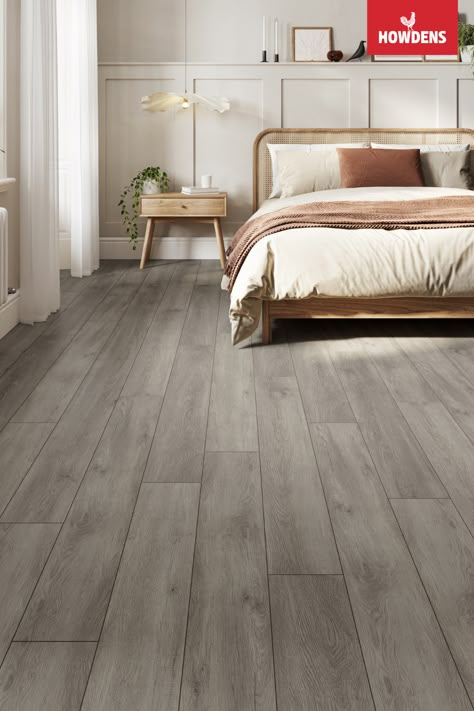 Pearl Oak Flooring, Home Decor Flooring Ideas, Bedrooms Wooden Floor, Grey Floors Interior Design, Gray Wood Floor Bedroom Ideas, Boho Bedroom Grey Floor, Wood Bedroom Flooring, Bedroom Ideas Gray Floor, Grey Wood Flooring Bedroom