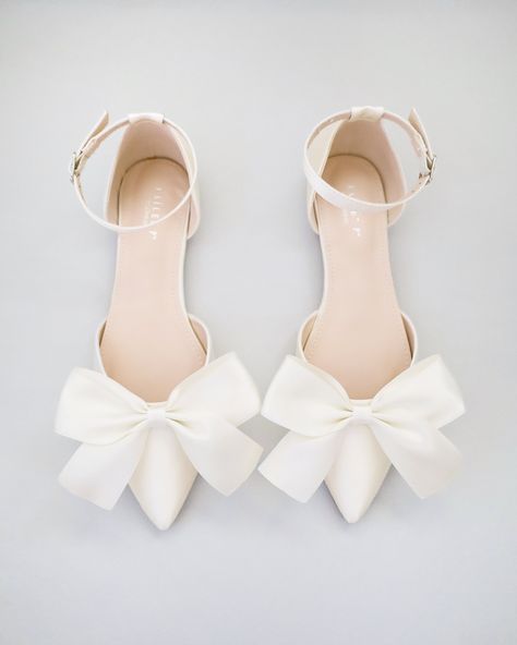 Cute Wedding Shoes Flats, Wedding Dress Flat Shoes, Flat White Wedding Shoes, Cute Wedding Flats, Flats With Bows, White Wedding Flats, White Lace Wedding Shoes, Wedding Flats For Bride Sandals, 30a Elopement