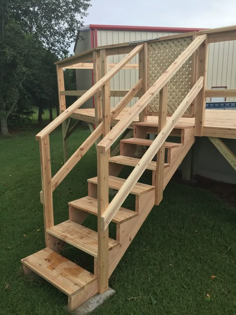 Deck stairs Simple Deck Stairs, Wood Railings For Stairs Outdoor, Outside Stairs Ideas, Deck Stair Railing Ideas, Wooden Stairs Outdoor, Diy Stairs Outdoor, Deck Stair Railing, Diy Stair Railing, Outside Stairs