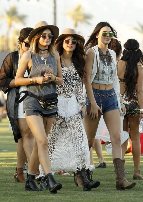 Selena Gomez teams up with some surprising new friends at Coachella Kylie Jenner Coachella Outfits, Celebs At Coachella, Kylie Jenner Coachella, Kylie Jenner Selena Gomez, Coachella Accessories, Coachella 2014, Jenner Girls, Coachella Style, Coachella Music Festival