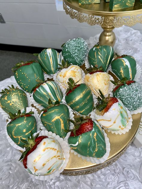 Emerald Green And Gold Treats Table, Green And Gold Strawberries Chocolate, Dessert Table Ideas Emerald Green, Emerald And Gold Treats, Green Black And Gold Dessert Table, Emerald Green Quince Candy Table, Emerald Wedding Theme Decoration, Sweet 16 Party Emerald Green, Green And Gold Treat Table