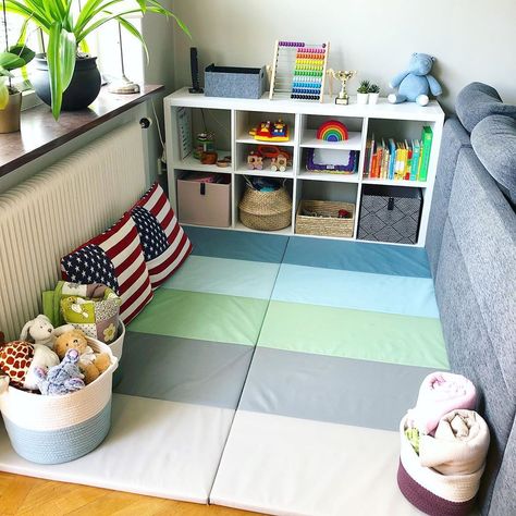 Small Living Room Ideas With Play Area, Boho Natural Dining Room, Playroom Space In Living Room, Playroom In Small Living Room, Play Space Organization, Small Play Space Ideas, Living Room Corner Play Area, Apartment Living Room Play Area, Kids Play Area In Living Room Small Spaces