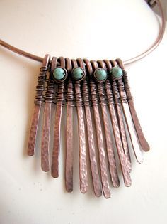 Hammered copper wire Wire Moon, Copper Jewellery, Wire Jewellery, Bijoux Fil Aluminium, Copper Wire Jewelry, Jewellery Necklaces, Wire Work Jewelry, Wire Necklace, Jewelry Techniques