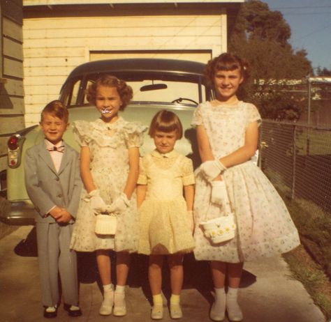 . Sixties Dresses, 1950s Housewife, Sixties Dress, Vintage Children Photos, Vintage Housewife, Fashion 50s, Easter Fashion, Vintage 40s, Garden Gate