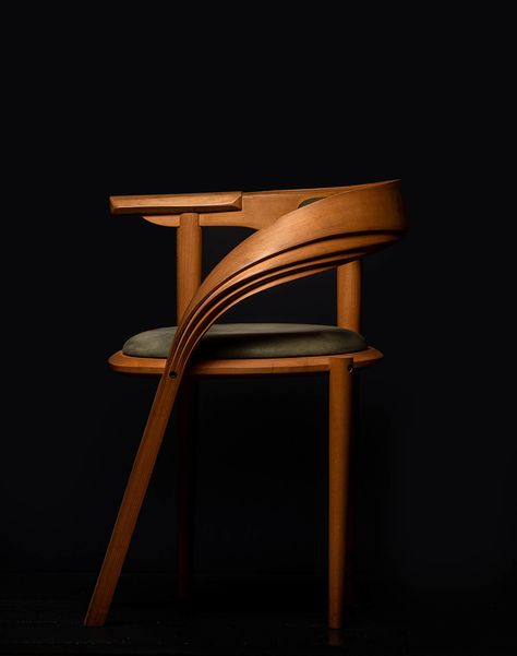 Five Indian furniture designers REMAKE their designs using American hardwood Modern Indian Furniture, Indian Furniture Design, Indian Furniture Traditional, Antique Indian Furniture, Interior Design Chair, Unique Chairs Design, Furniture Manufacturing, Futuristic Furniture, Generative Design