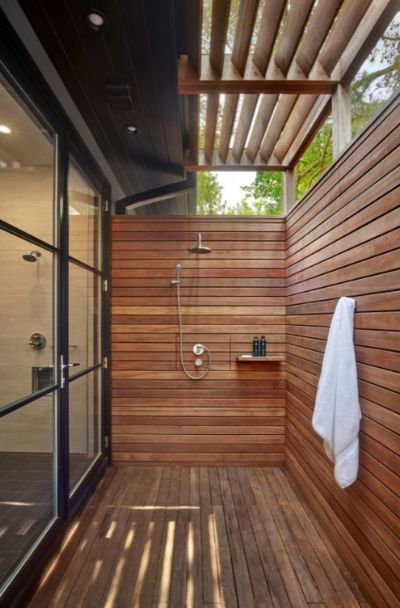 21 Awesome Outdoor Shower Design Ideas | Sebring Design Build Beach Style Bathroom, Indoor Outdoor Bathroom, Outdoor Bathroom Design, Natural Bathroom, Outdoor Bath, Bad Inspiration, Outdoor Bathrooms, Shower Design, Outdoor Shower