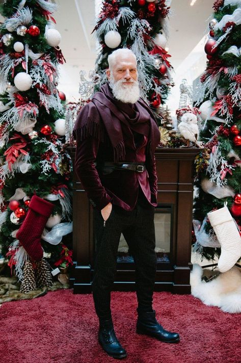 fashion santa Christmas Outfit Casual Jeans, Mens Christmas Outfit Casual, Tux Prom, Fashion Santa, Christmas Outfit Aesthetic, Christmas Outfit Men, Santa Claus Outfit, Party Outfit Men, Dapper Outfit